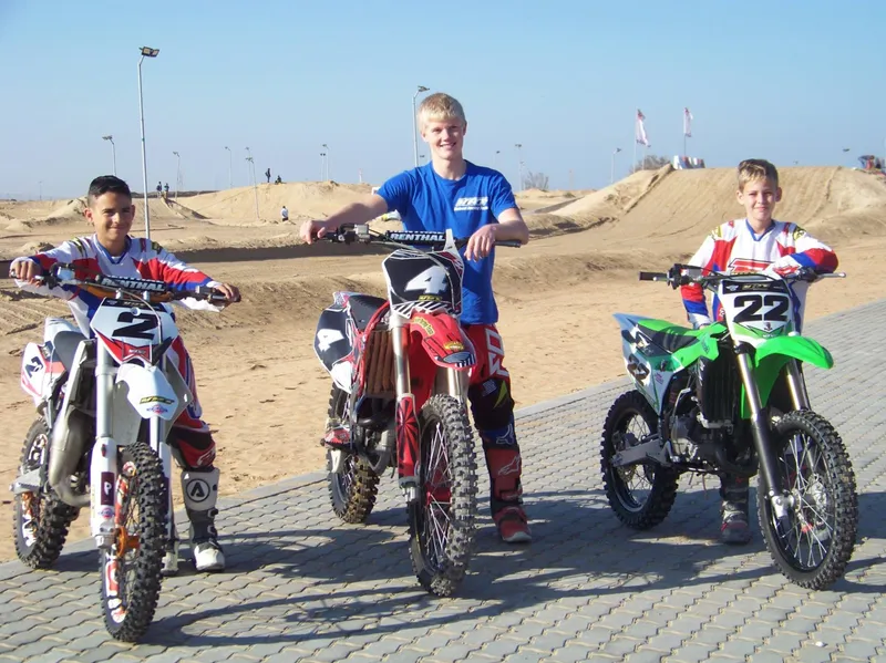 Il VRT Amateur Team 2014: Ryan Wynn, Nicholas Kefford e Keving Valenti con le loro moto